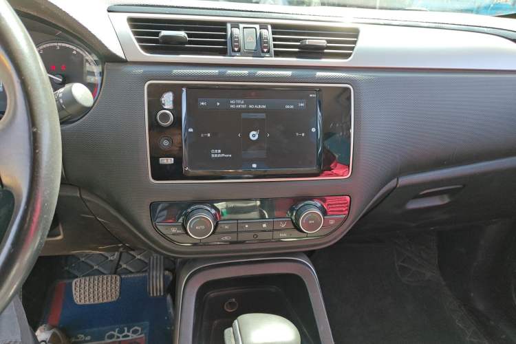 Used Qoros 5 2017 1.6T Automatic Prestige Model Audio And AC Panel