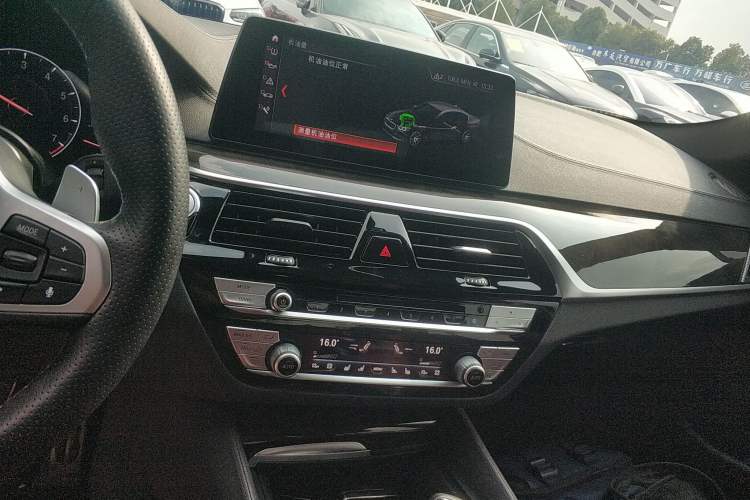 Used BMW 5 Series 2019 530Li Luxury Edition M Sport Package Audio And AC Panel