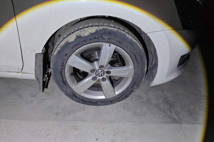 Used Volkswagen Santana 2013 1.4L Manual Comfort Edition Right Front Wheel Hub