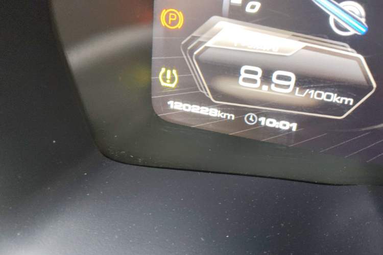 Used Wey VV7 2017 2.0T Flagship Model Odometer Close Up