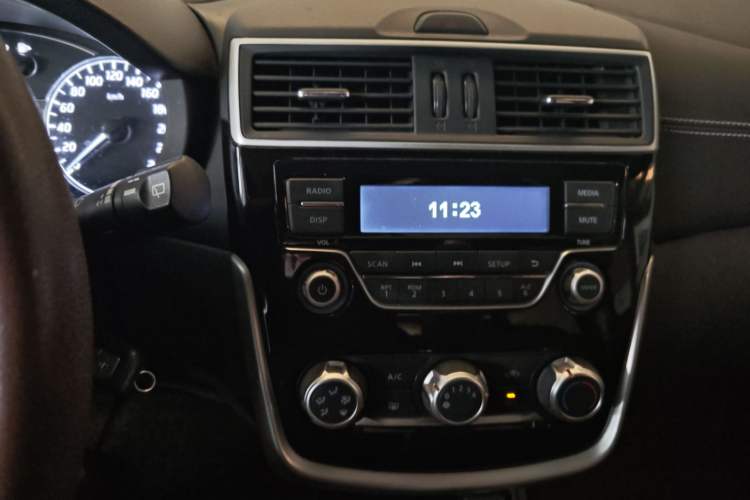 Used Nissan Tiida 2016 1.6L CVT Cool Dynamic Edition
