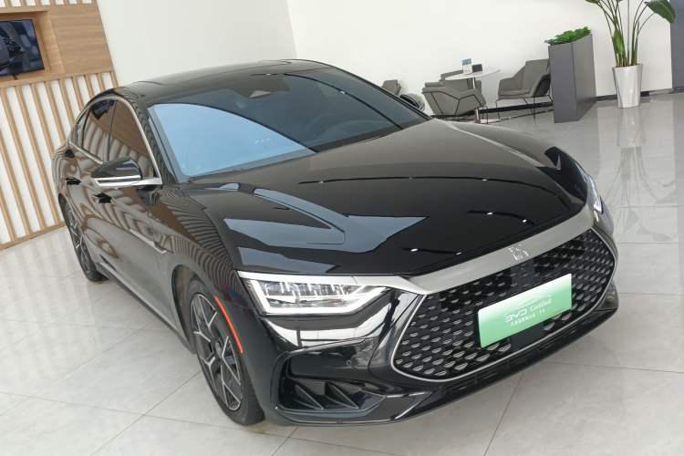 Used BYD Han 2023 DM-i Champion Edition 200KM Flagship Model Front Right 45 Deg