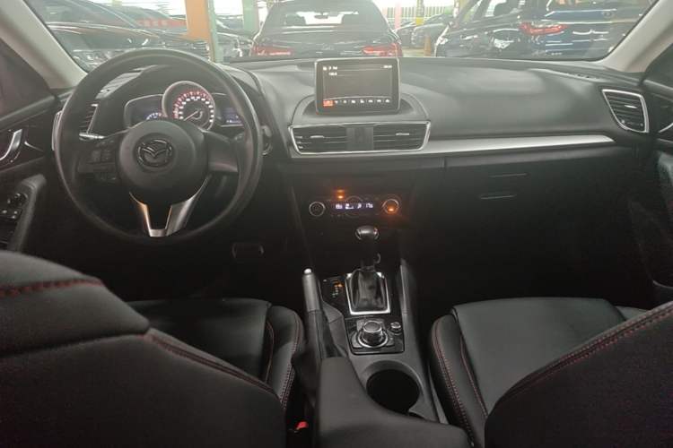 Used Mazda 3 Axela 2014 Sedan 1.5L Automatic Luxury Model
