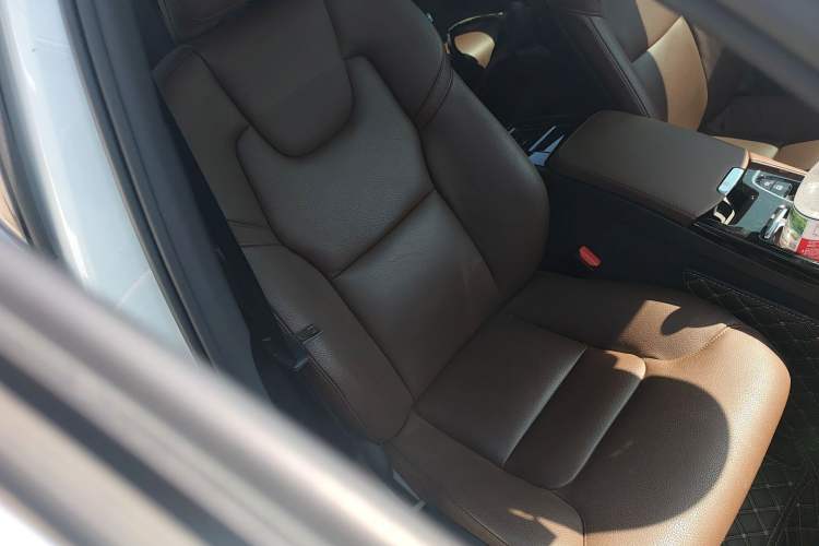 Used Volvo S90 New Energy 2020 T8 e-Drive Hybrid – Zhiyi Luxury Edition Right Front Seat