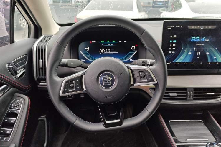 Used BYD Tang New Energy 2018 DM 2.0T All-Wheel Drive Smart Connectivity Luxury Model 7 Seats China V Emission Standard Steering Wheel