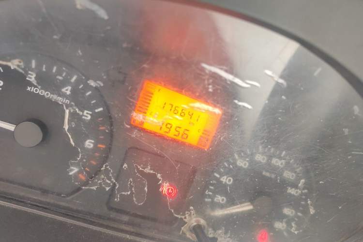 Used Wuling Rongguang 2011 1.2L Base Version Odometer Close Up