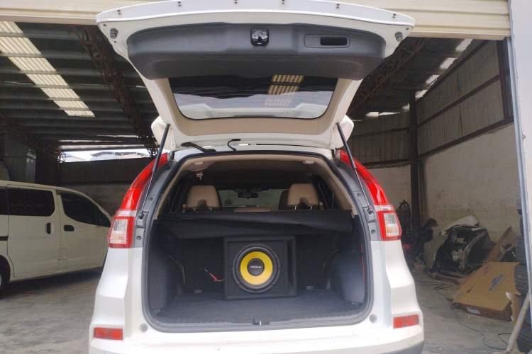 Used Honda CR-V 2015 2.4L two-wheel drive luxury version Trunk