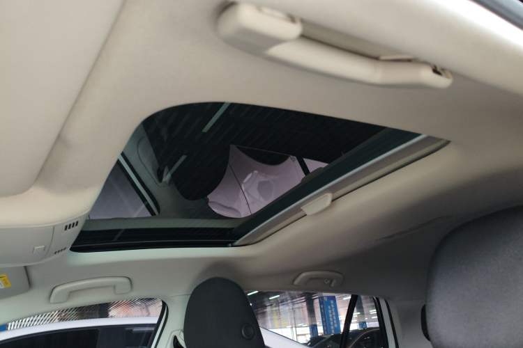 Used Volkswagen Golf 2017 1.6L Automatic Comfort Million-Vehicle Anniversary Edition