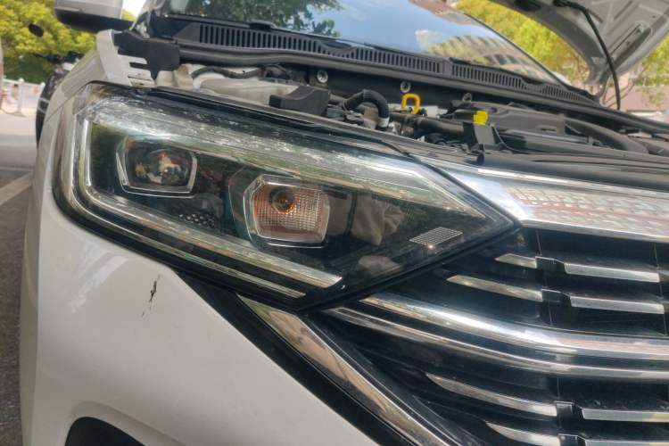 Used Volkswagen Sagitar 2024 300TSI DSG Flyover Edition Right Front Headlight