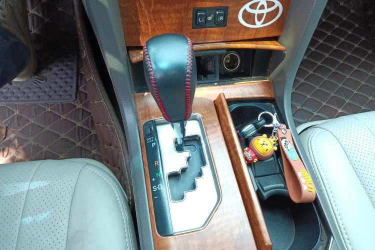Used Toyota Camry 2011 240G Luxury Anniversary Edition Gear Lever