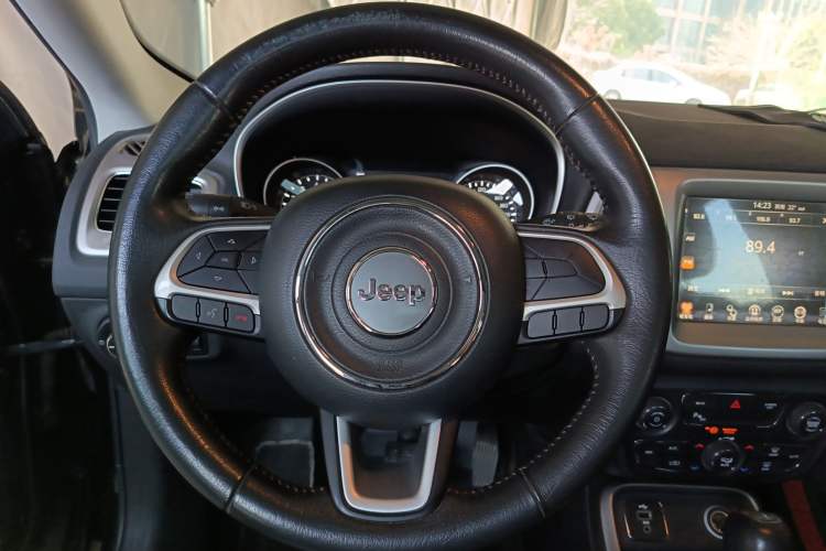Used Jeep Compass 2017 200T Automatic Family Edition Steering Wheel