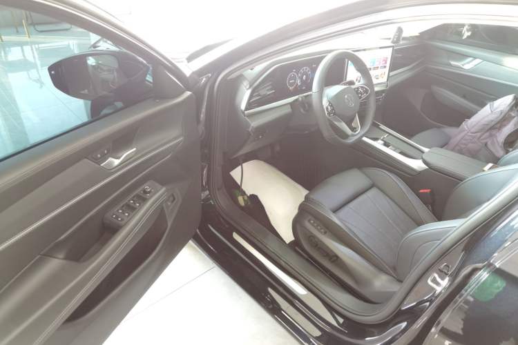 Used Volkswagen Passat 2025 Pro 380TSI Dragon Glory Edition