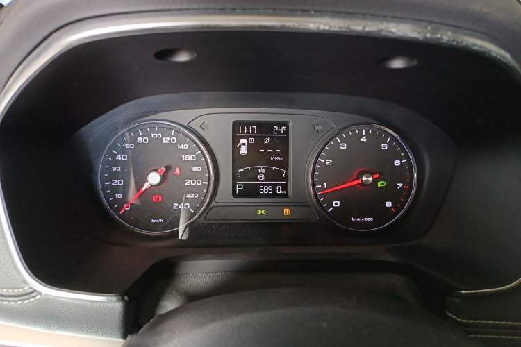 Used Roewe RX5 2016 20T Two-Wheel Drive Automatic Internet Smart Edition
