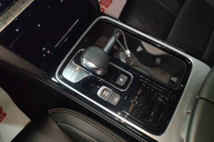 Used GAC Trumpchi GS8 2020 390T Two-Wheel Drive Luxury Smart Connectivity Version (7 Seats) Gear Lever