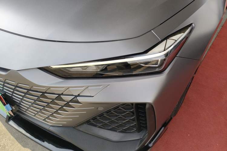 Used CHANGAN UNI-V 2023 2.0T Leading-Speed Edition
