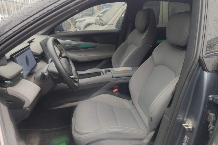 Used Lynk & Co 08 EM-P 2023 220km All-Wheel-Drive Performance Halo
