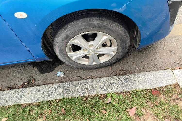 Used Mazda 3 2011 Sedan 1.6L Automatic Comfort Model Right Front Wheel Hub