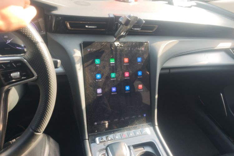 Used Hongqi H5 2024 2.0T Automatic Smart Connect Flagship Edition Audio And AC Panel