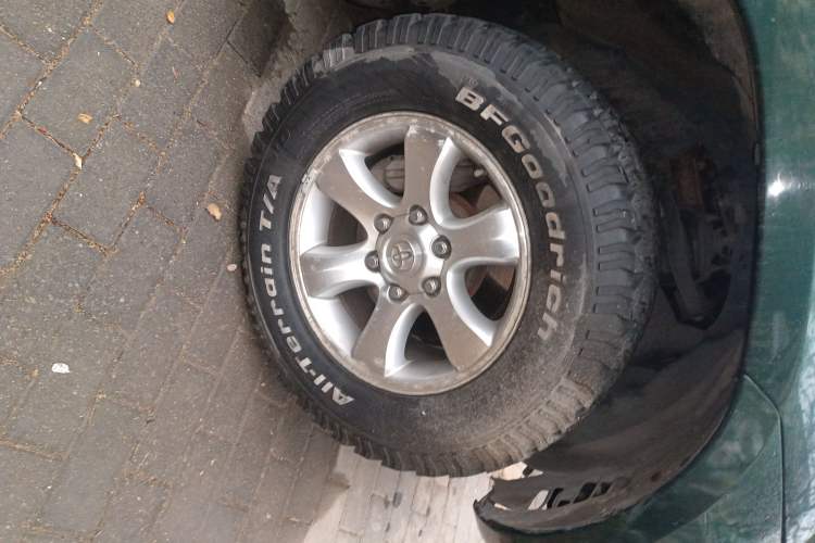 Used Toyota Prado 2004 VX 4.0 Right Front Wheel Hub