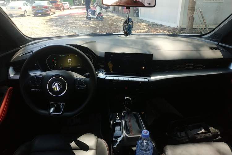 Used MG 5 2023 180 DVVT CVT Luxury Edition
