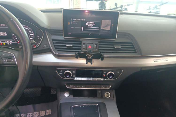 Used Audi Q5L 2020 Updated 40 TFSI Prestige Fashion Edition Audio And AC Panel