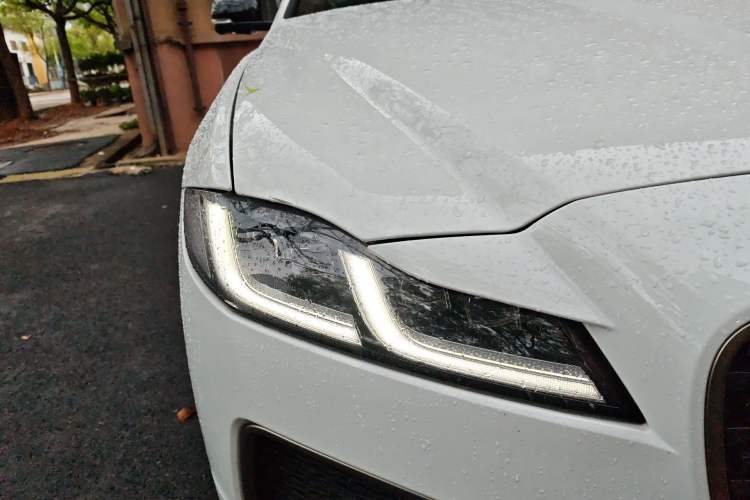 Used Jaguar XFL 2024 2.0T P300 Four-Wheel Drive Flagship Sport Gold Edition Right Front Headlight