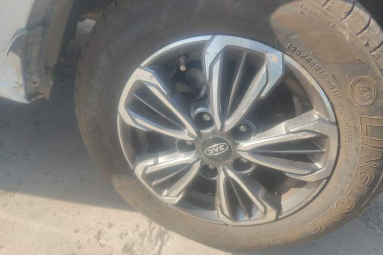 Used JAC Refine M3 2019 IKEA Edition 1.8L Luxury Smart Model Right Front Wheel Hub