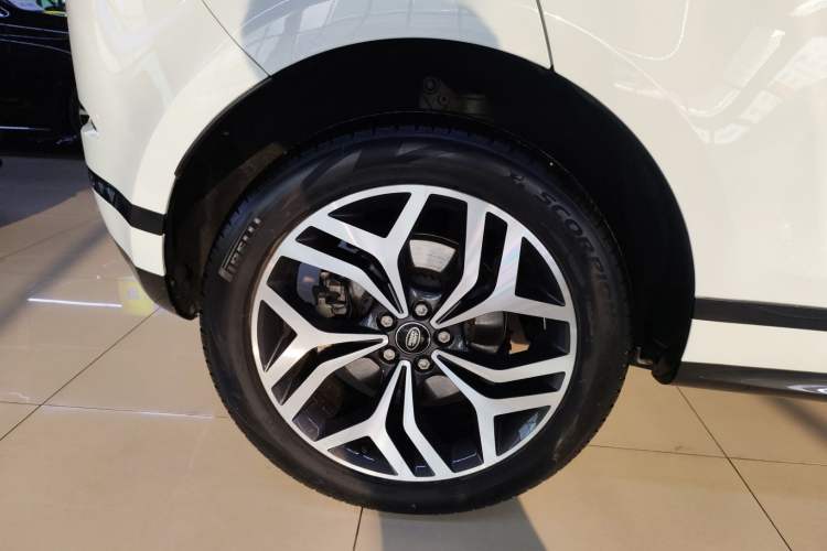 Used Land Rover Range Evoque New Energy 2023 Aurora L P300e Plug-in Hybrid Electric Version Right Rear Wheel Hub