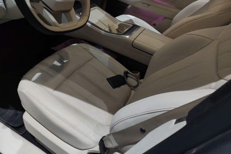 Used ONVO Luxeed L90 2025 Model—Ultra Six-Seater Version
