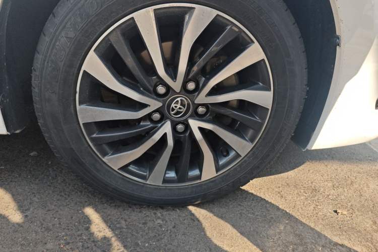 Used Toyota Corolla 2018 Dual-Engine 1.8L E-CVT Smart Edition
