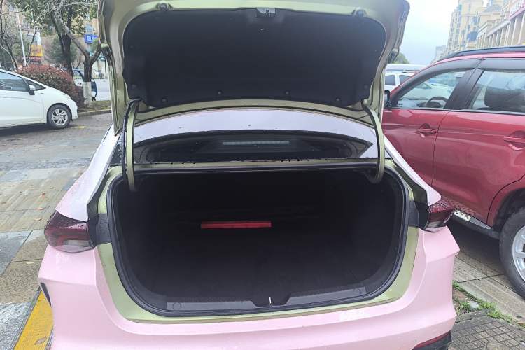 Used GAC Trumpchi EMPOW 2021 270T DCT J15 Version Trunk