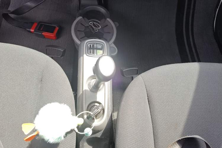 Used smart fortwo 2015 1.0 MHD Comfort Travel Edition Gear Lever