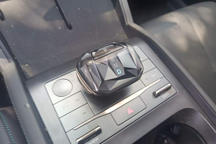 Used BYD Qin L 2024 DM-i 80KM Leading Model Gear Lever