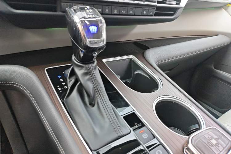 Used Toyota Granvia 2023 2.5L Hybrid Luxury Edition Gear Lever