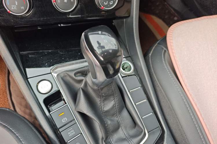 Used Volkswagen Sagitar 2020 200TSI DSG Comfort Version China VI Standard Gear Lever