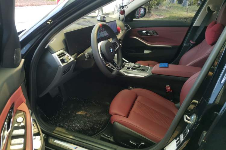 Used BMW 3 Series 2025 330Li M Sport Shadowline Package Driver Seat