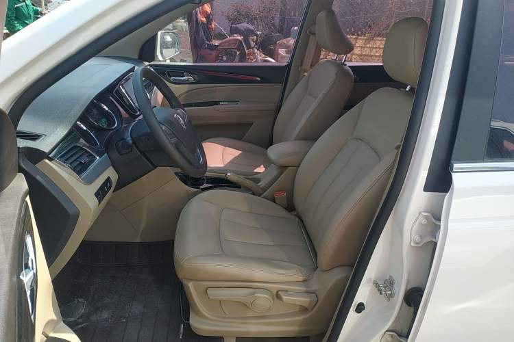 Used Baojun 730 2016 1.5L Manual Comfort Version 7 Seats China V Emission Standard