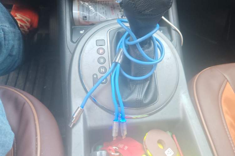 Used Kia Sportage R 2015 2.0L Automatic Two-Wheel Drive DLX Model Gear Lever