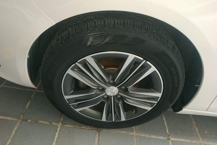 Used Peugeot 308 2016 230THP Automatic Luxury Edition Left Front Wheel Hub