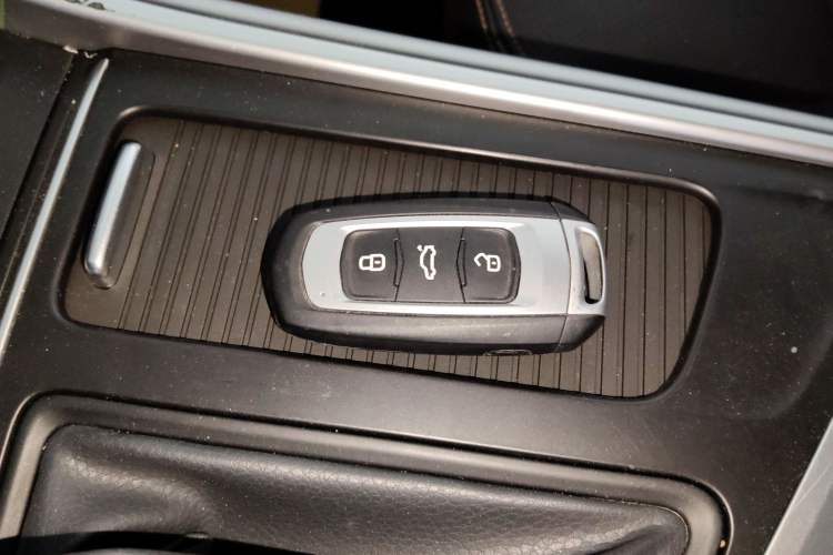 Used Geely Auto Vision X6 2018 1.4T CVT 4G Connected Luxury Version Vehicle Key