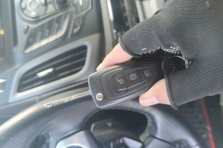 Used Ford Focus 2012 Sedan 1.6L Automatic Fashion Edition