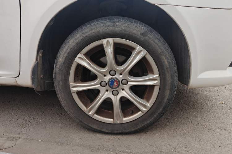 Used Geely Auto Diamond 2013 1.5L Manual Elite Model Right Front Wheel Hub