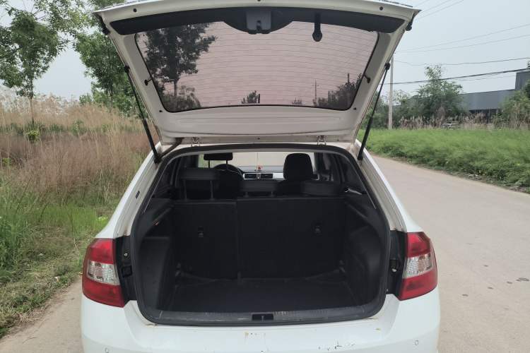 Used Skoda Rapid Spaceback 2019 Revised Version 1.5L Automatic Comfort Edition China V Standard Trunk