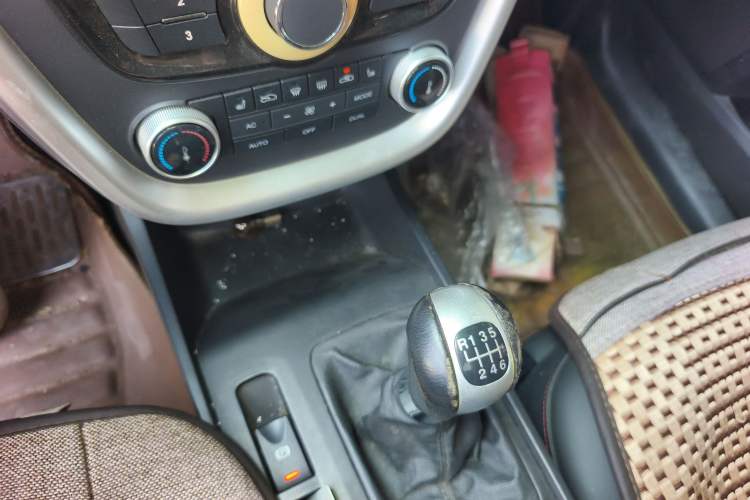 Used Bestune X80 2013 2.0L manual luxury version
