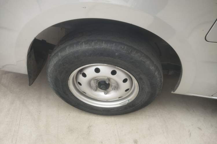 Used Chana Ruixing EM80 2025 Passenger Version Comfort Edition 6-Seater 300 km Dual-Swing Doors
