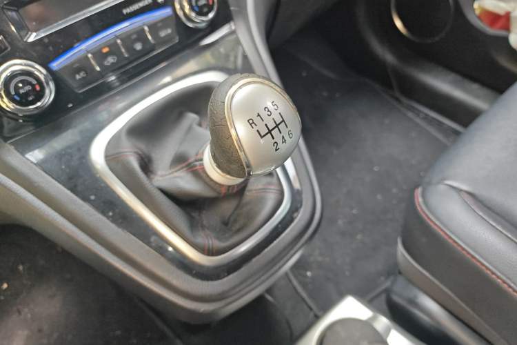 Used Haval H6 2015 Upgraded Model 1.5T Manual Two-Wheel Drive Elite Version