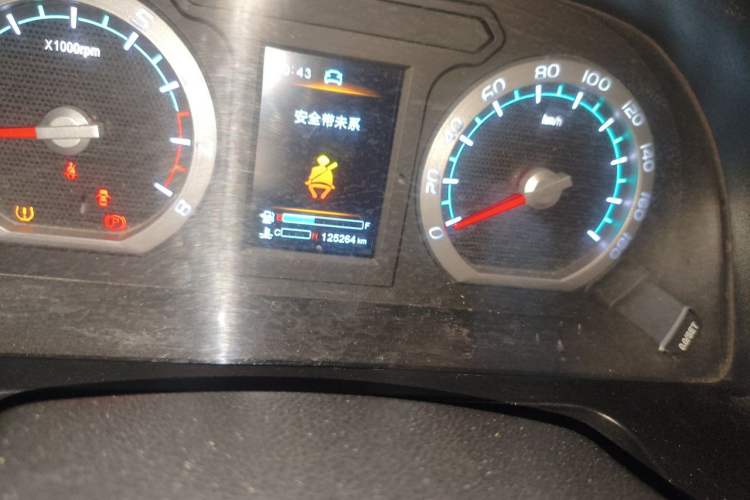 Used FORTHING Lingzhi 2022 Striving Version M5L 1.6L Luxury 7-Seater
