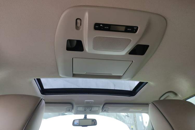 Used Nissan Quest 2015 3.5L SL
