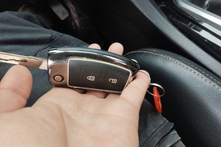 Used JMC Yusheng S350 2017 2.0T Manual Two-Wheel Drive Diesel Luxury 7-Seater
