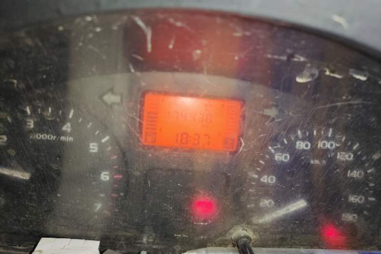 Used Wuling Rongguang 2011 1.2L Base Version Odometer Close Up